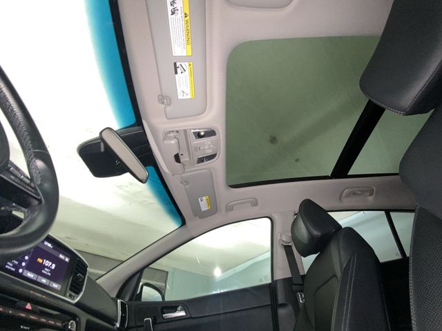 Used 2022 White Kia EX image 21