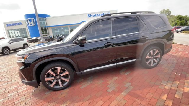 Used 2025 Honda Pilot SUV