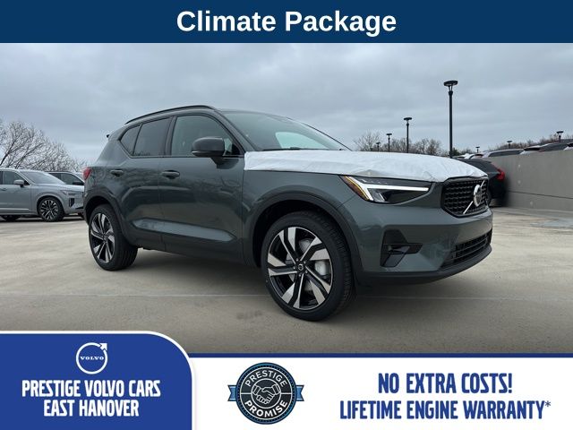 Forest Lake 2026 Volvo XC40 B5 Plus AWD SUV / Crossover All-Wheel Drive Automatic