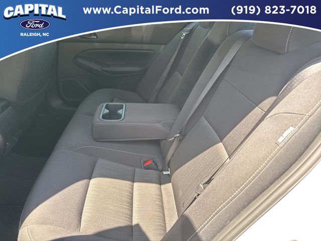 Used 2024 White Nissan 2.5 SV image 18
