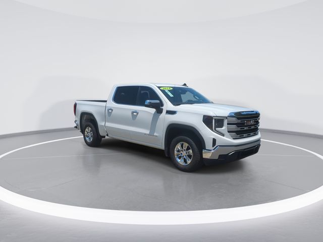 Used 2024 White GMC SLE image 2