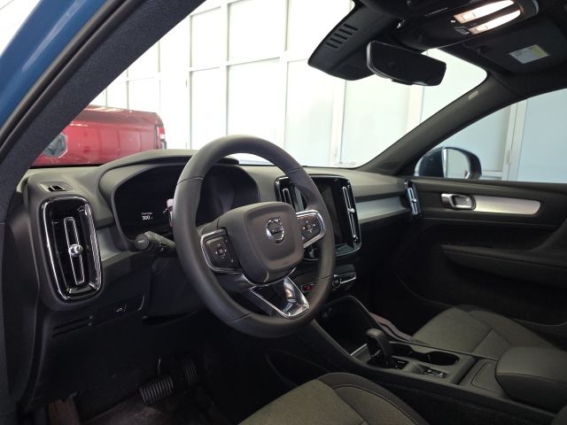 Used 2023 Volvo XC40 B5 Core 4D Sport Utility