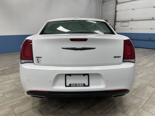 2023 Chrysler 300 Touring photo