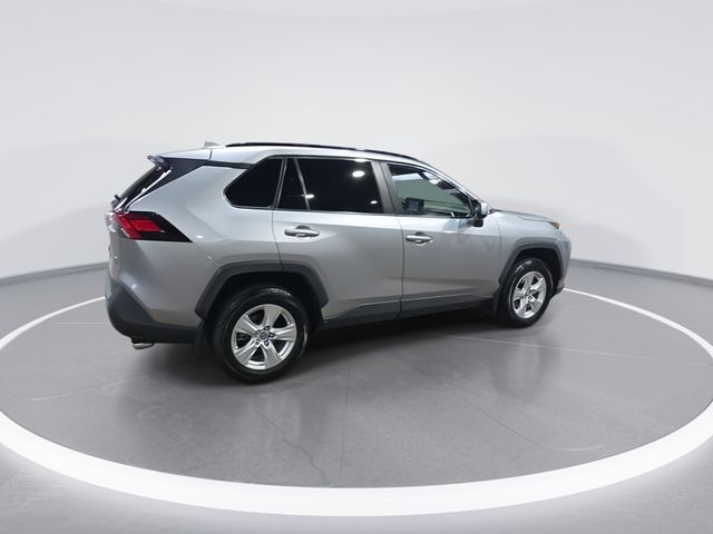 Used 2019 Silver Toyota XLE image 8