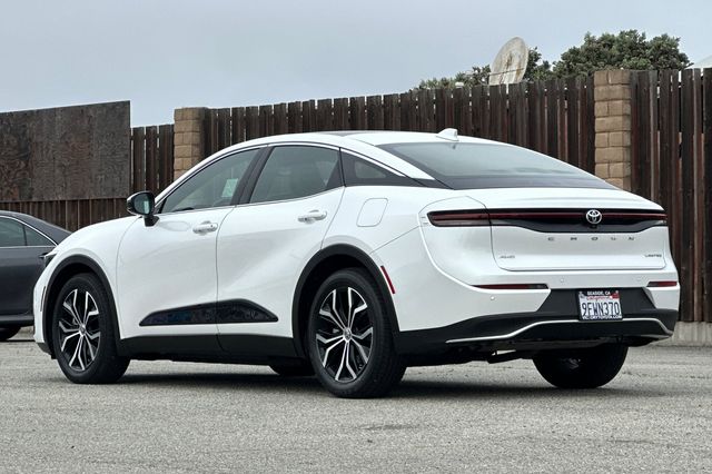 View vehicle photo 6