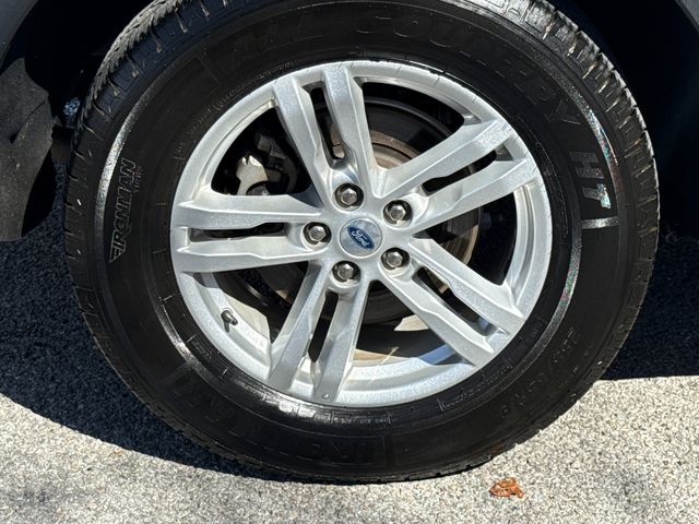 Certified Used 2023 Gray Ford XLT image 9