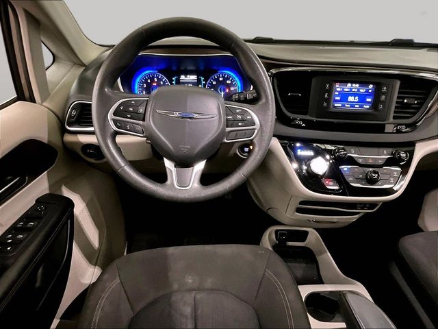 2017 Chrysler Pacifica LX - 4