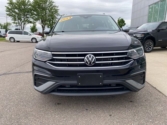 2024 Volkswagen Tiguan 2.0T Wolfsburg Edition - Deep Black Pearl exterior view 2