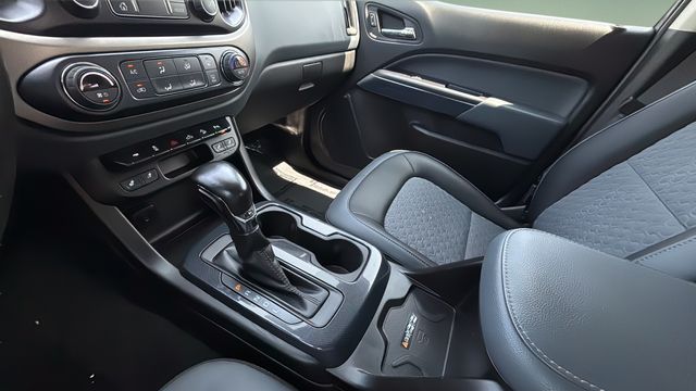 Used 2022 Gray Chevrolet Z71 image 15