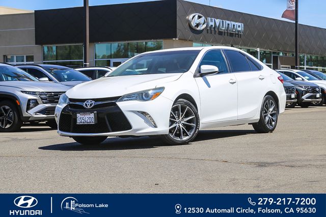 Super White 2015 Toyota Camry Sedan Front-Wheel Drive 6-Speed Automatic