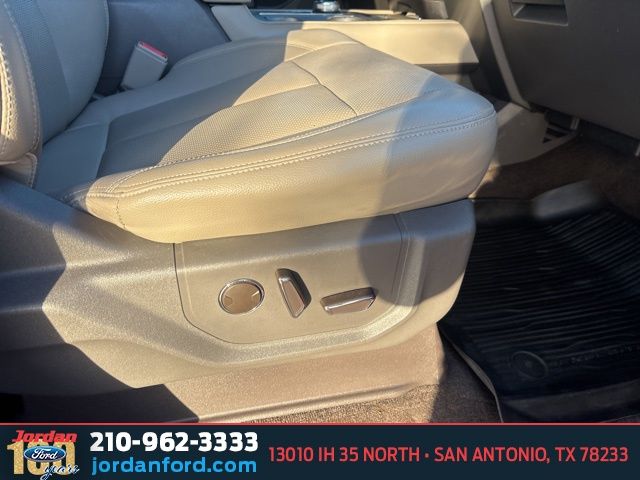 Used Car 2018 Ford Expedition  Xlt For Sale Under $25,000 In San Antonio, Texas