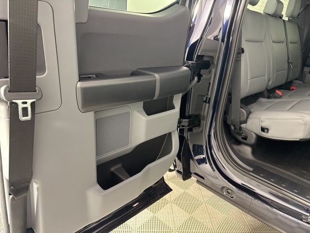 2025 Antimatter Blue Metallic Ford F-150 XL 4X4 Truck