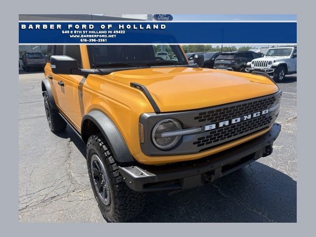 Cyber Orange Metallic Tricoat 2022 Ford Bronco Badlands Advanced 4-Door 4WD SUV / Crossover Four-Wheel Drive Automatic