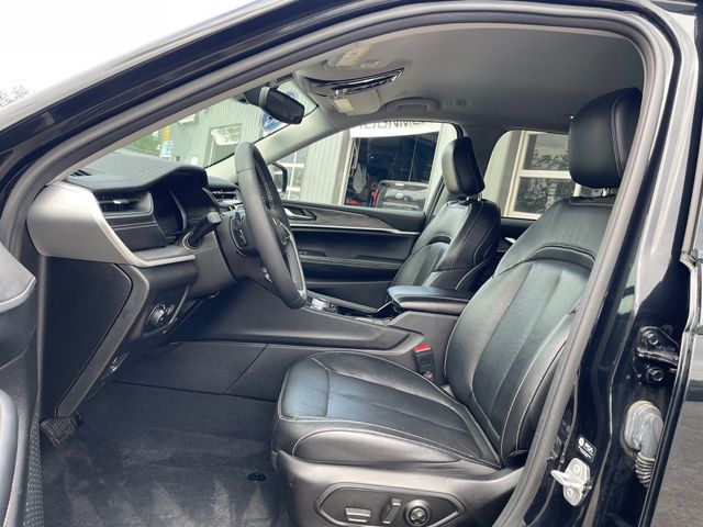 2023 Jeep Grand Cherokee Limited - Diamond Black Crystal Pearlcoat exterior view 10