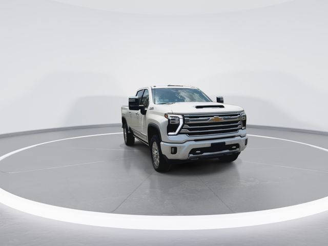 Used 2025 Beige Chevrolet High Country image 3