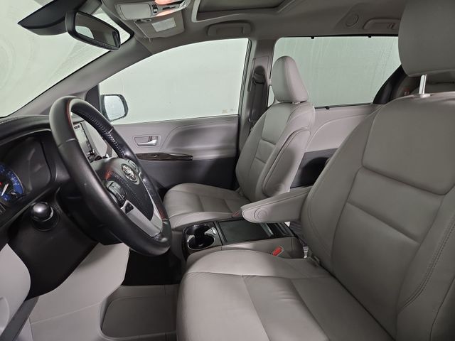 2019 Toyota Sienna XLE photo