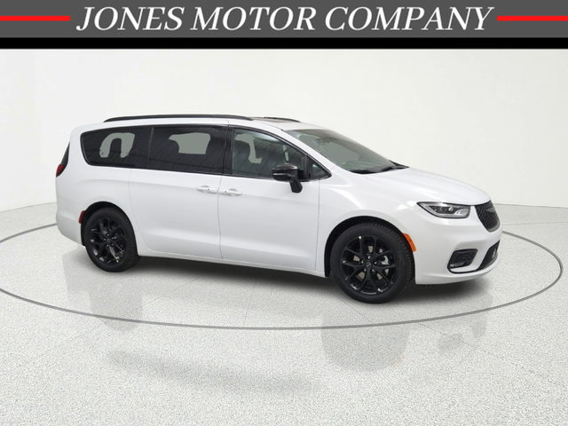 2026 Chrysler Pacifica Limited FWD