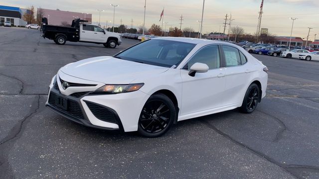 2022 Toyota Camry SE 4