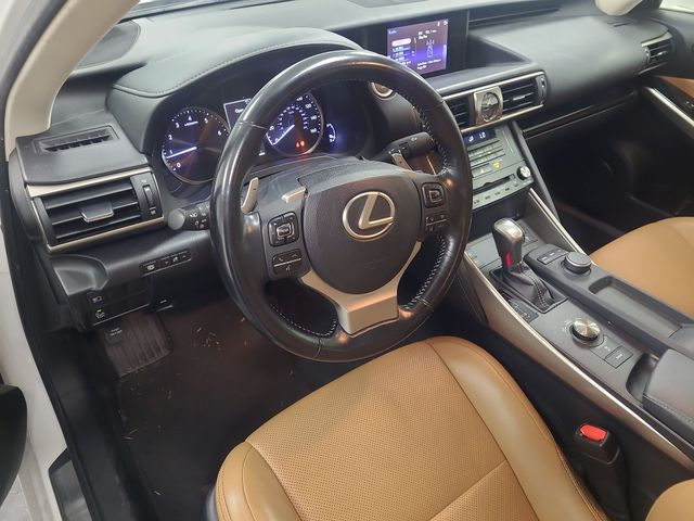 2017 – Lexus – IS