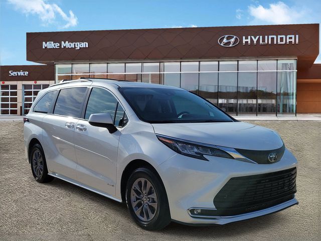 2021 Toyota Sienna XLE 7-Passenger FWD