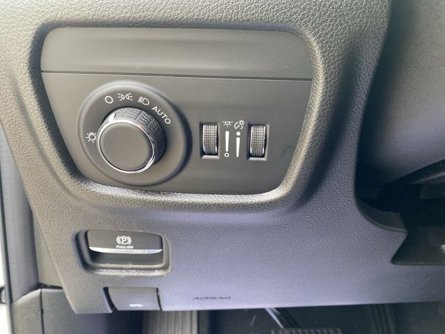 2026 Jeep Grand Cherokee Laredo - Bright White Clearcoat exterior view 14