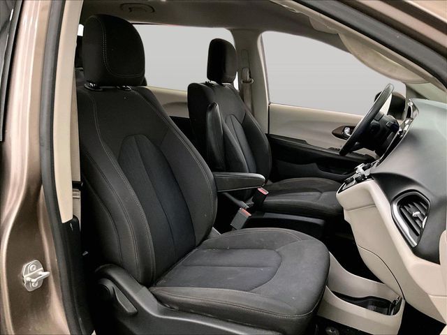 2017 Chrysler Pacifica LX - 6