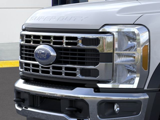 2026 Oxford White Ford F-600SD XLT 145 WB 4X4 Chassis