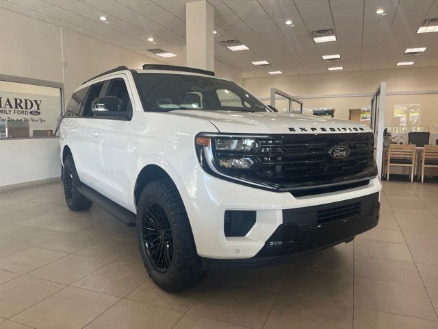 Star White Metallic Tri-Coat 2026 Ford Expedition SUV / Crossover Four-Wheel Drive Automatic