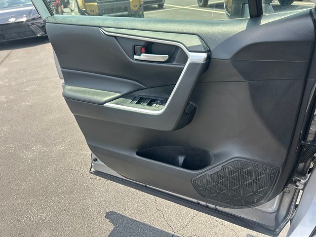 2024 Toyota RAV4 XLE - Photo 31