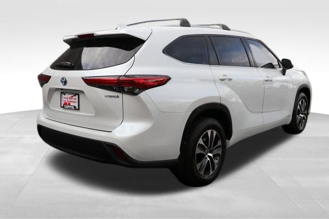 2022 Toyota Highlander Hybrid XLE 19