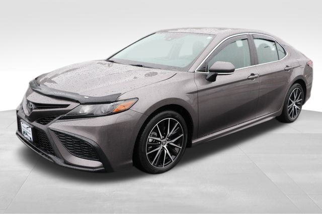 2024 Toyota Camry SE 24