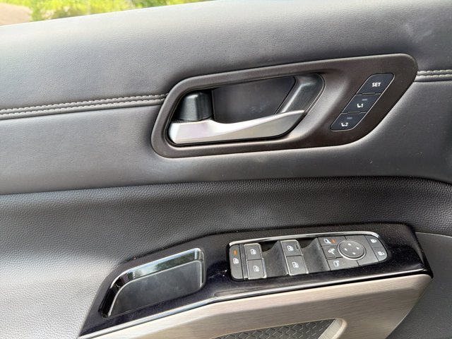 Used 2025 Gray Nissan Platinum image 16