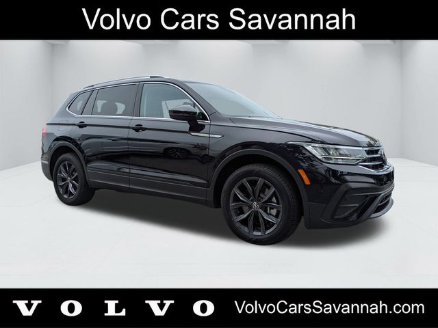 Deep Black 2023 Volkswagen Tiguan SUV / Crossover Front-Wheel Drive 8-Speed Automatic