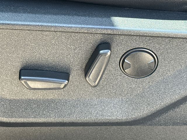 Used 2025 Gray Ford Lariat image 21