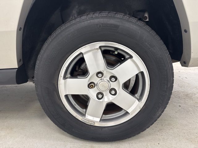 used 2009 Jeep Commander car, priced at $6,995