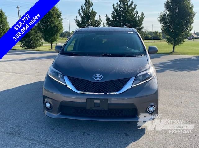 2016 Toyota Sienna SE 8