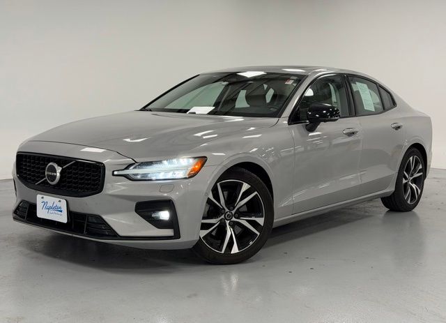 2023 Volvo S60 B5 Plus Dark Theme AWD