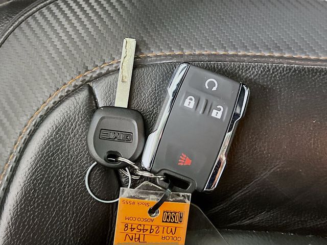 Used 2021 Beige GMC AT4 w/Leather image 28