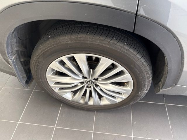 2025 Toyota Highlander Hybrid Platinum  at Toyota of Victoria