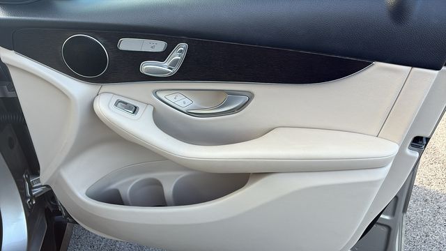 2022 Mercedes-Benz GLC GLC300 - Photo 33