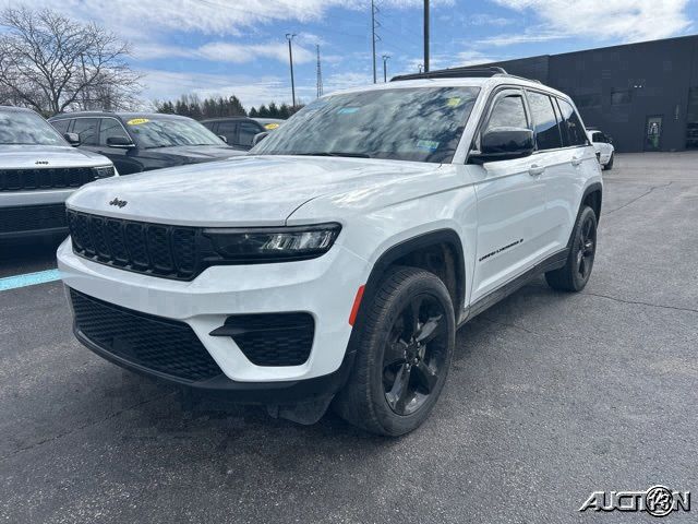 2023 Jeep Grand Cherokee Altitude 4WD
