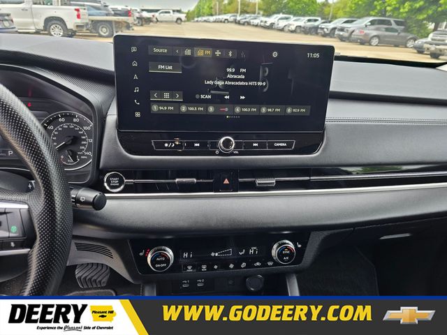 Black 2025 Mitsubishi Outlander SE FWD SUV / Crossover Front-Wheel Drive Continuously Variable Transmission
