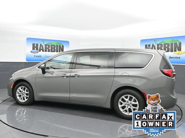 2023 Chrysler Pacifica Touring L photo