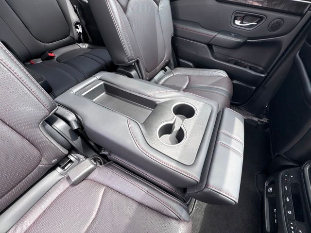 Used 2025 Honda Pilot SUV