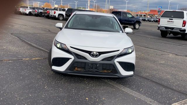 2022 Toyota Camry SE 3