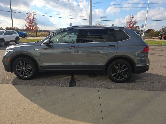 2024 Volkswagen Tiguan 2.0T SE - Pure White exterior view 11