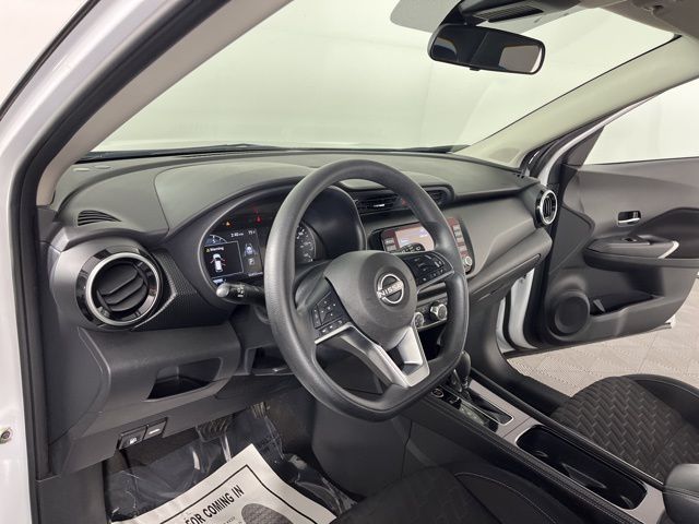2023 Aspen White Tricoat Nissan Kicks SV FWD SUV
