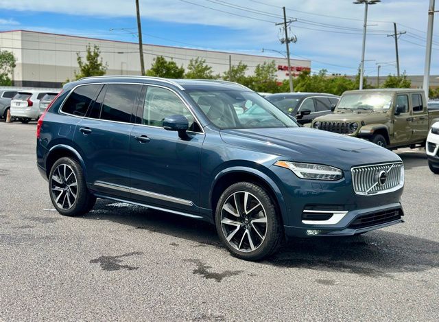 2023 Volvo XC90 B5 Plus
