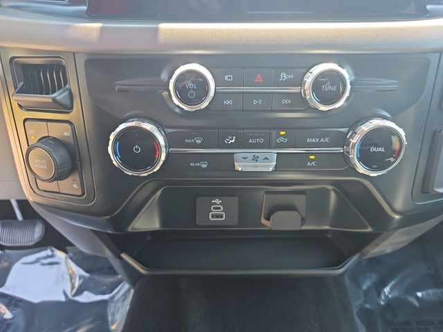 Used 2025 Agate Black Metallic Ford XLT image 23