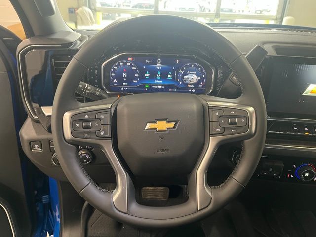 2025 Chevrolet Silverado 1500 LT photo